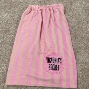 WORN ONCE VICTORIA’S SECRET TOWEL WRAP